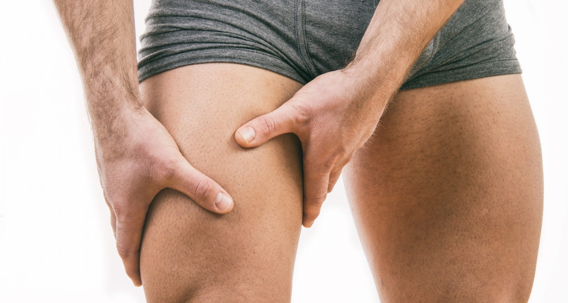 Muž s bolestí kolene